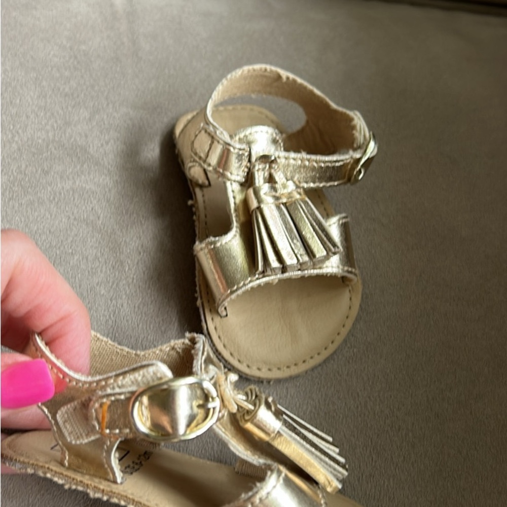 GAP Gold Sandals Elegant Slip-On Design